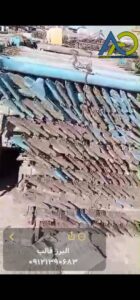 داربست چکشی اجرا خرید شده دور یک سازه صنعتی یا پالایشگاهی