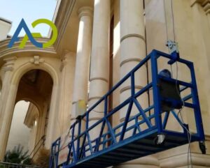 سیستم کلایمر مونوریل ریلی نصب شده روی نمای برج شیشه‌ای جهت نظافت و نگهداری دائم