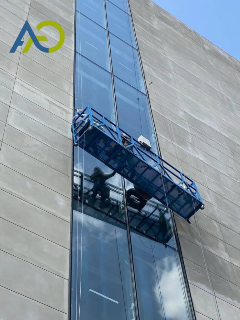 نصب کلایمر روی ساختمان بلندمرتبه در اصفهان