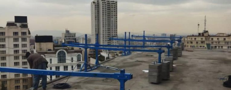 نحوه چیدمان صحیح وزنه‌های تعادل چدنی روی سازه نگهدارنده کلایمر در پشت بام